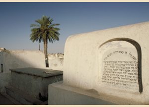 מצבה על קבר אישה יהודייה, מרוקו