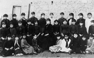 תלמידות בבית ספר אליאנס, תוניס, 1886-7. 
© Photo archives of the Alliance israélite universele (Paris). http://www.aiu.org

