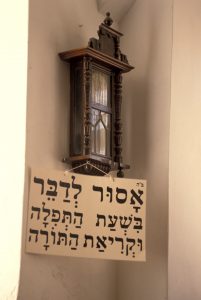 שלט בבית הכנסת.
www.Israelimages.com ©/ ישראל טלבי
