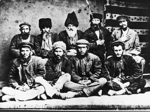 תשעת היהודים שנאשמו בעלילת דם, רוסיה, 1878.
© בית התפוצות, ארכיון התצלומים, תל אביב. www.bh.org.il