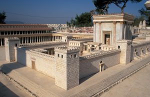 דגם של בית המקדש השני.
© www.Israelimages.com  / חנן ישכר
